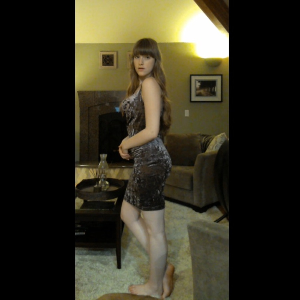 🔥 24 HR SALE 🔥 Windsor Purple Velvet Dress